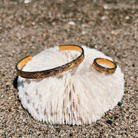 -- Kaleikini Bangle --