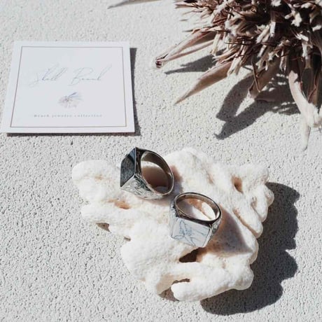 -- Square stone ring --
