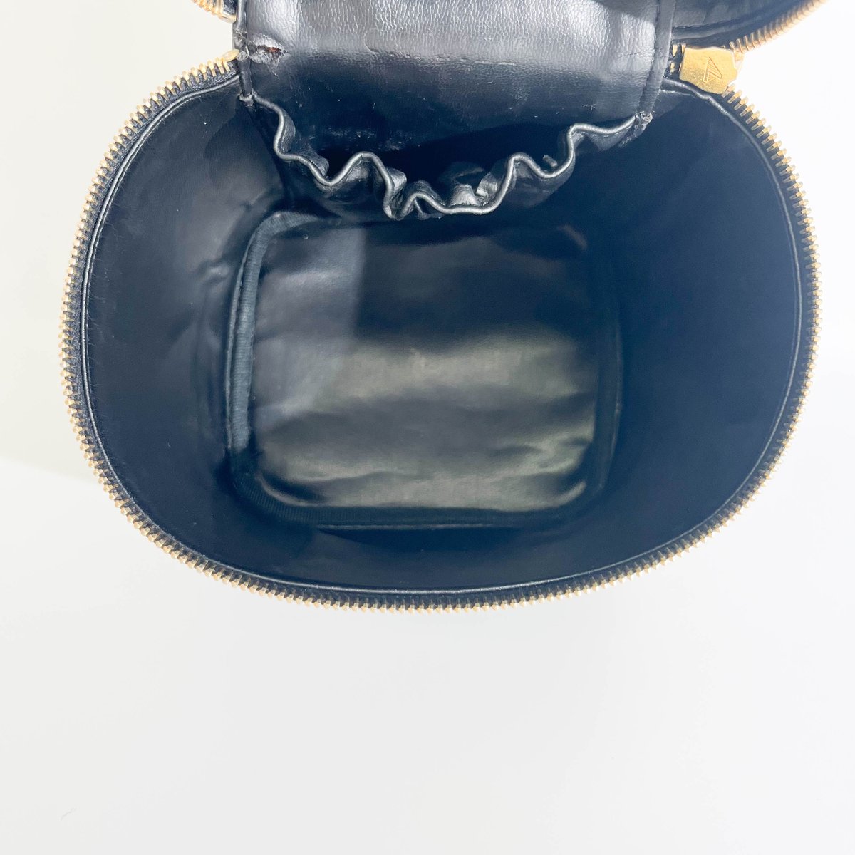 シャネル ビコローレ バニティバッグ | HIVE Collective