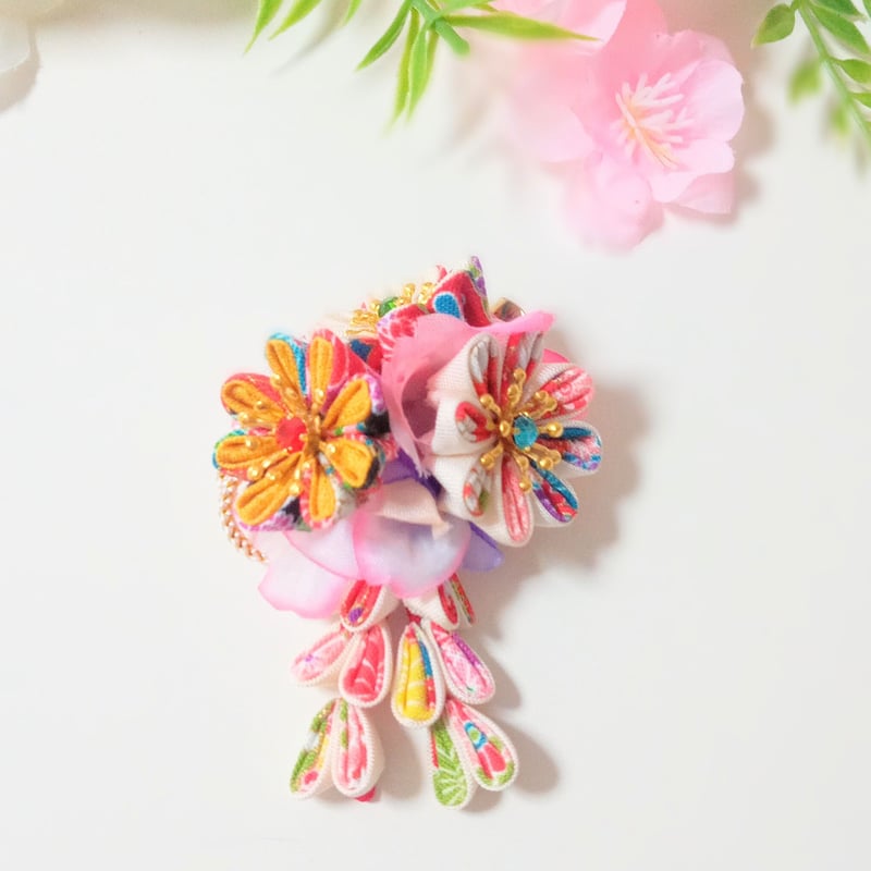 corsage #w24 二重丸つまみ細工三本組サガリ付 ① 赤白系菊