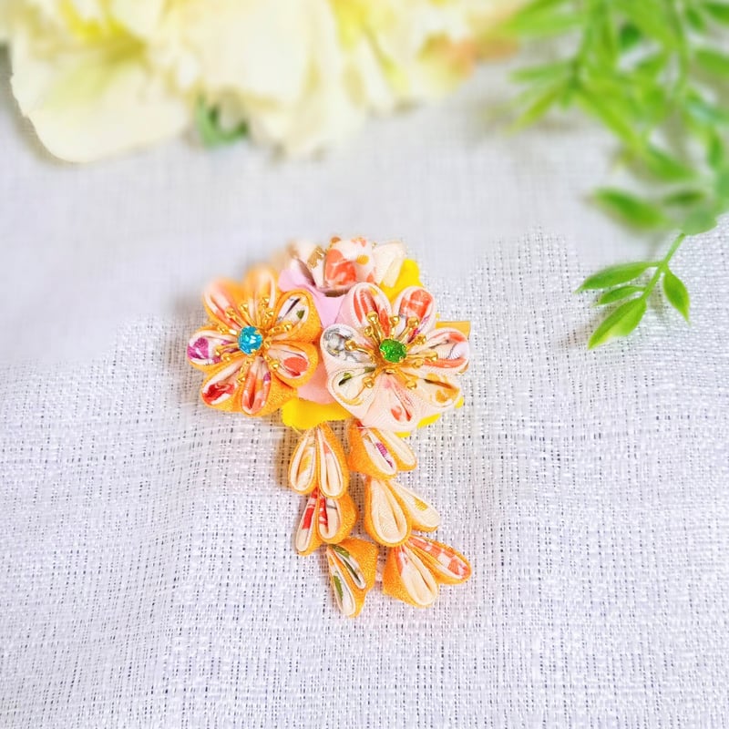 corsage #w28 二重丸つまみ細工三本組サガリ付 桜模様正絹生地