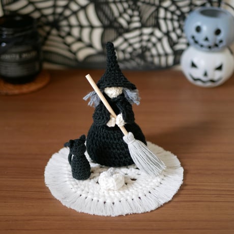 シックでコンパクト✺手編みのハロウィン飾り