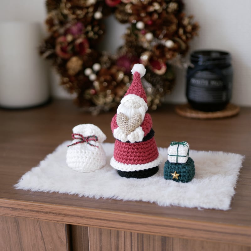 ハンドメイド　クリスマス　編みぐるみ　置物　インテリア　オブジェ ハートをお届け♡手編みの小さなクリスマス飾り / 置物 オブジェ
