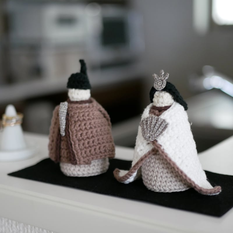 省スペース＋毛糸のあたたかみ♡手編みの雛人形 黒色フェルトマット