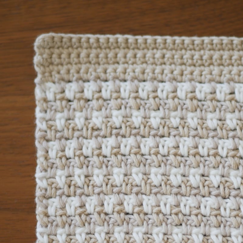 ベージュのプレイスマット（ランチョンマット）／マルチカバー