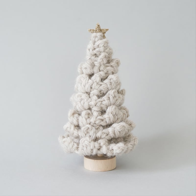 温もりあふれる♡手編みのふわふわツリー&ミニサンタ ブラウン