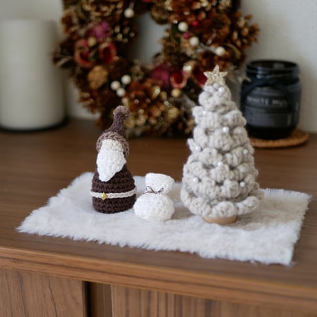 温もりあふれる♡手編みのふわふわツリー&ミニサンタ ブラウン / クリスマス飾り 置物 オブジェ