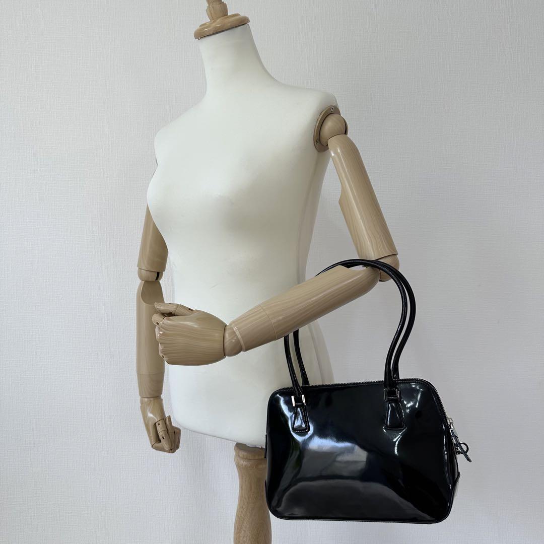 フェラガモ　Ferragamo ハンドバッグ　エナメル　キャメル 美品 フェラガモ ガンチーニ エナメル ショルダー ハンドバッグ