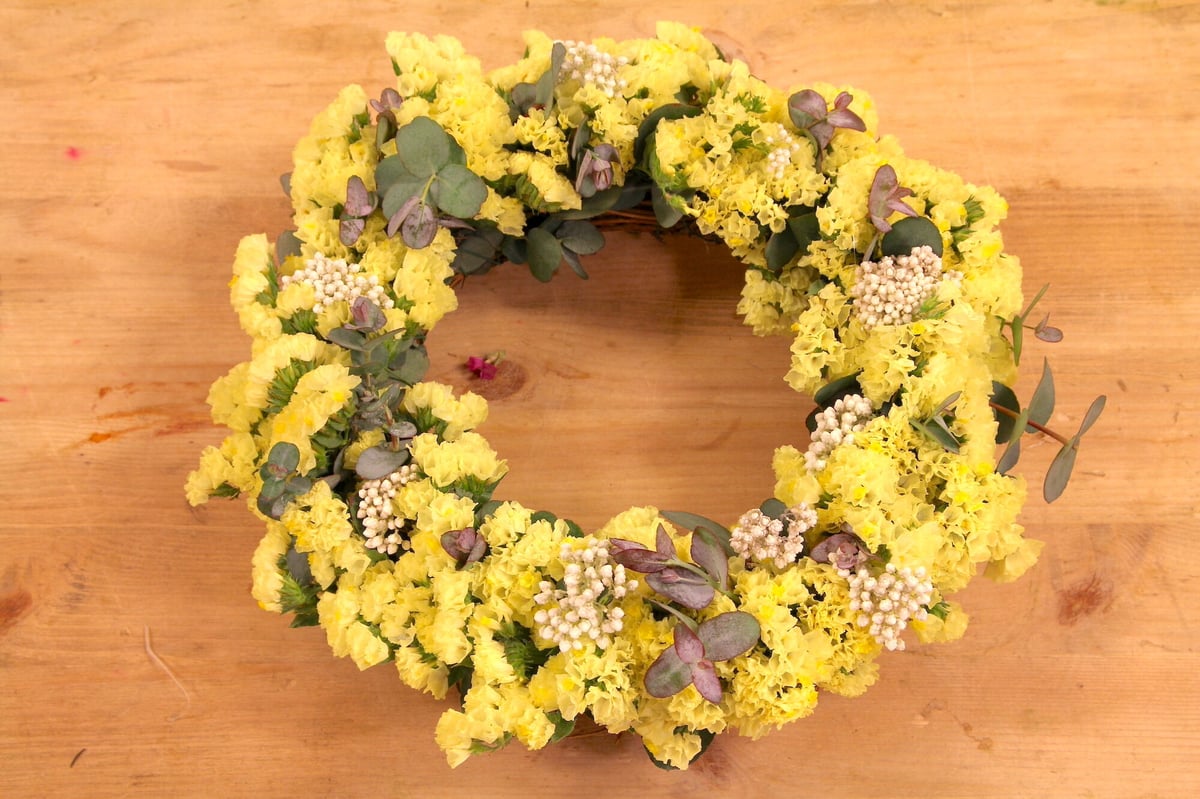 ライスフラワーとスターチスのリース | ドライフラワー専門店