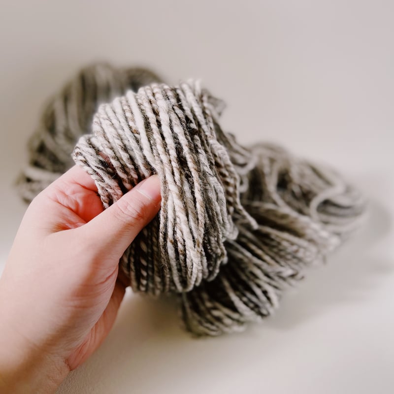 手紡ぎ糸】ナチュラルカラー・白ベース -Nature Colored White Base-