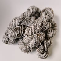 【手紡ぎ糸】ナチュラルカラー・白ベース　-Nature Colored White Base-