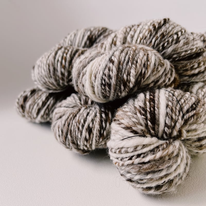 手紡ぎ糸】ナチュラルカラー・白ベース -Nature Colored White Base-