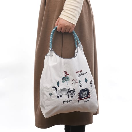 24-7150　撥水加工　刺繍ワッシャーバッグMサイズ　マチルダさん柄