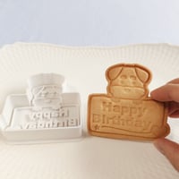 「ほっこりさんのバースデープレートクッキー型」〜手作りクッキーで、世界でたった一つの誕生日を贈ろう！(名入れ無料)〜