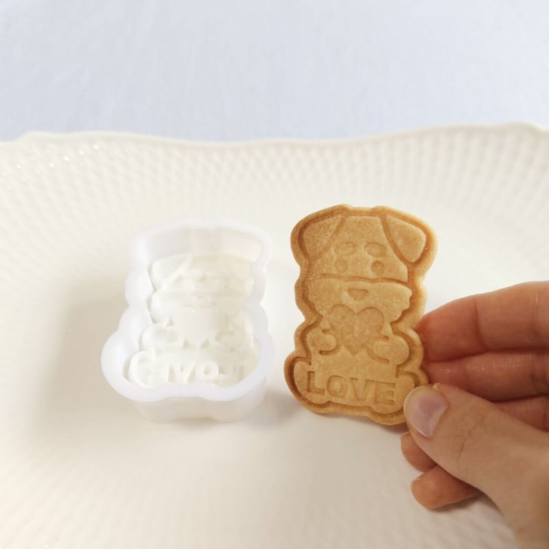 LOVEシュナちゃんのクッキー型」～ハートを抱きしめて、あなたの想いを