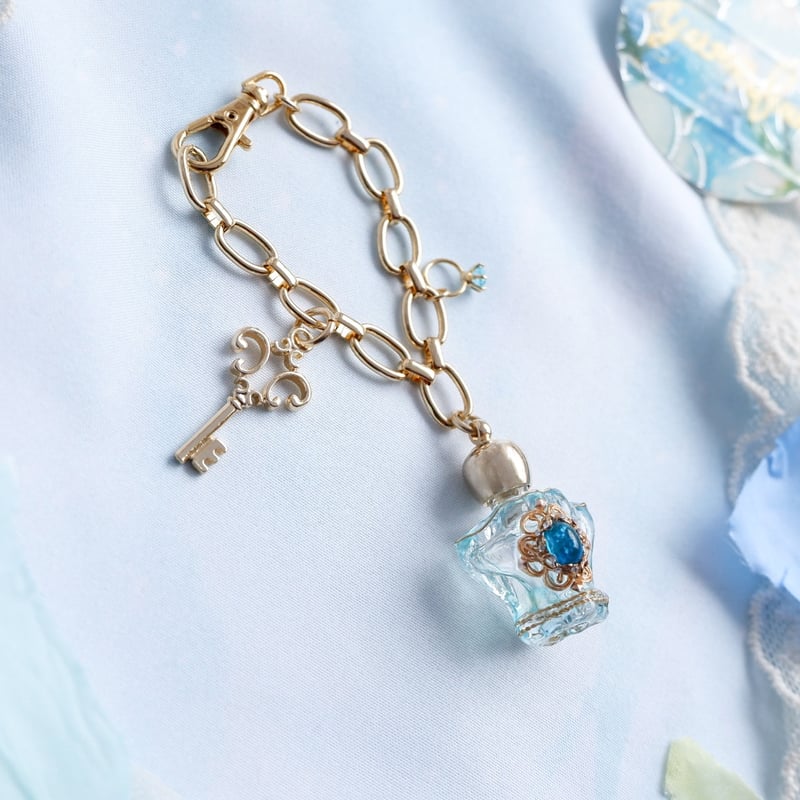 バッグチャームと一緒にお出かけ♬ ✧˖° ネオンブルーアパタイト・香水