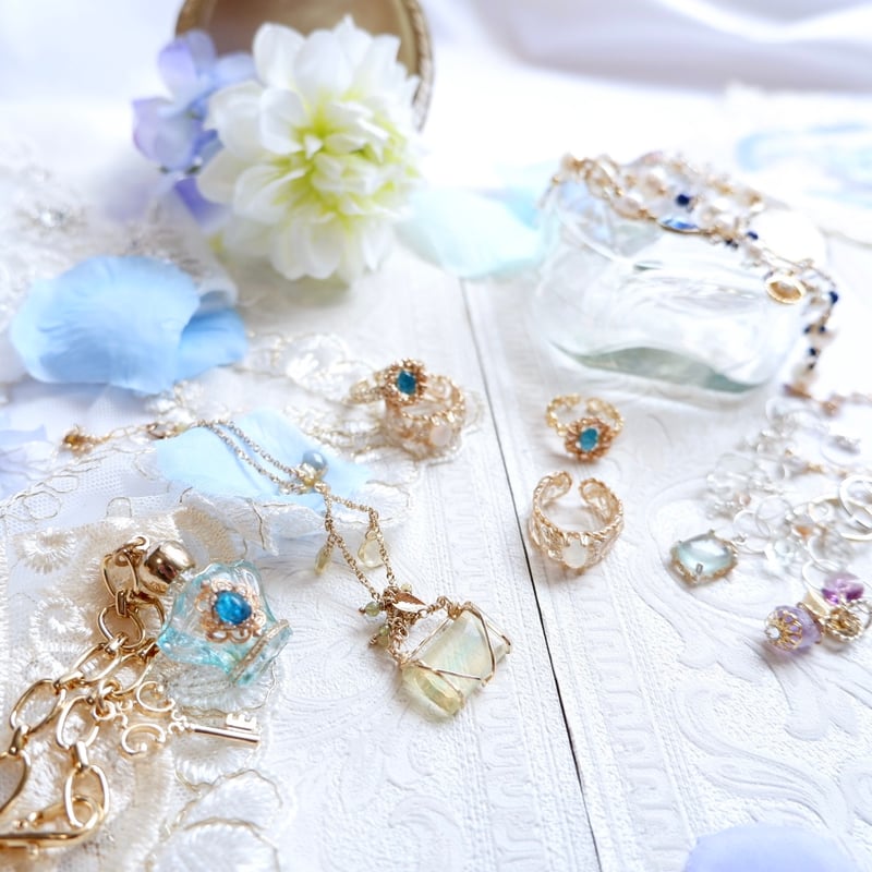 バッグチャームと一緒にお出かけ♬ ✧˖° ネオンブルーアパタイト・香水