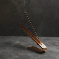 incense stand/hairline