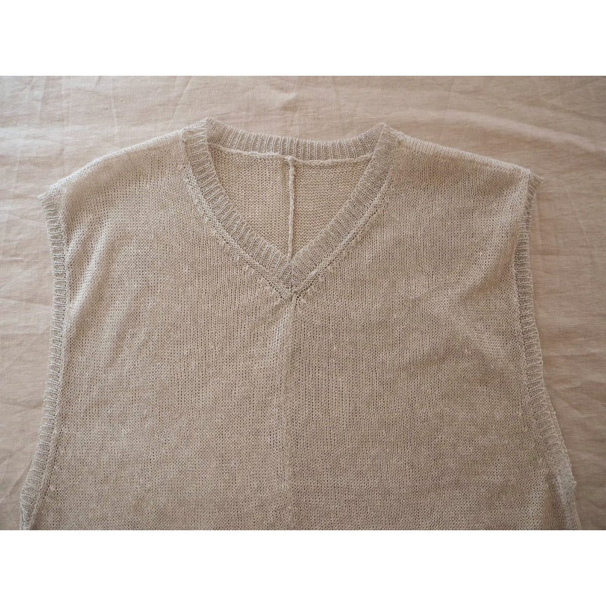 トップス suzuki takayuki knitted vest linen suzuki takayuki（スズキタカユキ）の「knitted vest（ベスト