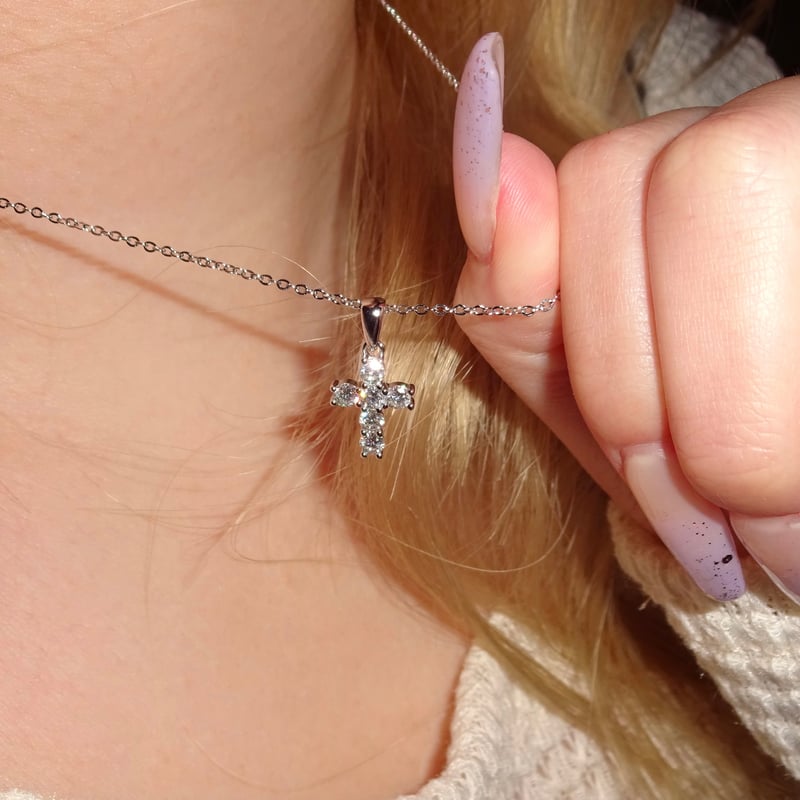 MOISSANITE CROSS NACKLACE SILVER | HOLY YUMS
