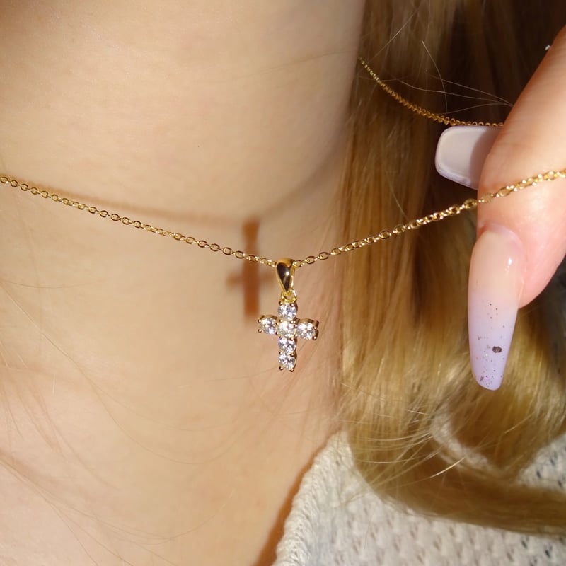 MOISSANITE CROSS NACKLACE GOLD | HOLY YUMS