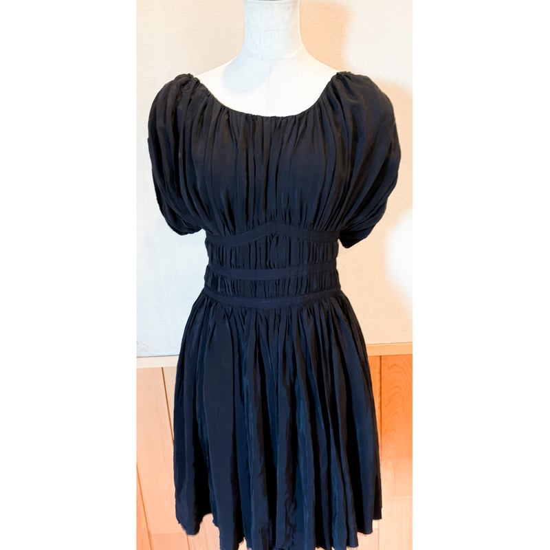 即購入可！美品！シルク100%上質ワンピース♡36♡定価¥85000 即購入可！美品！シルク100%上質ワンピース♡36♡定価¥85000