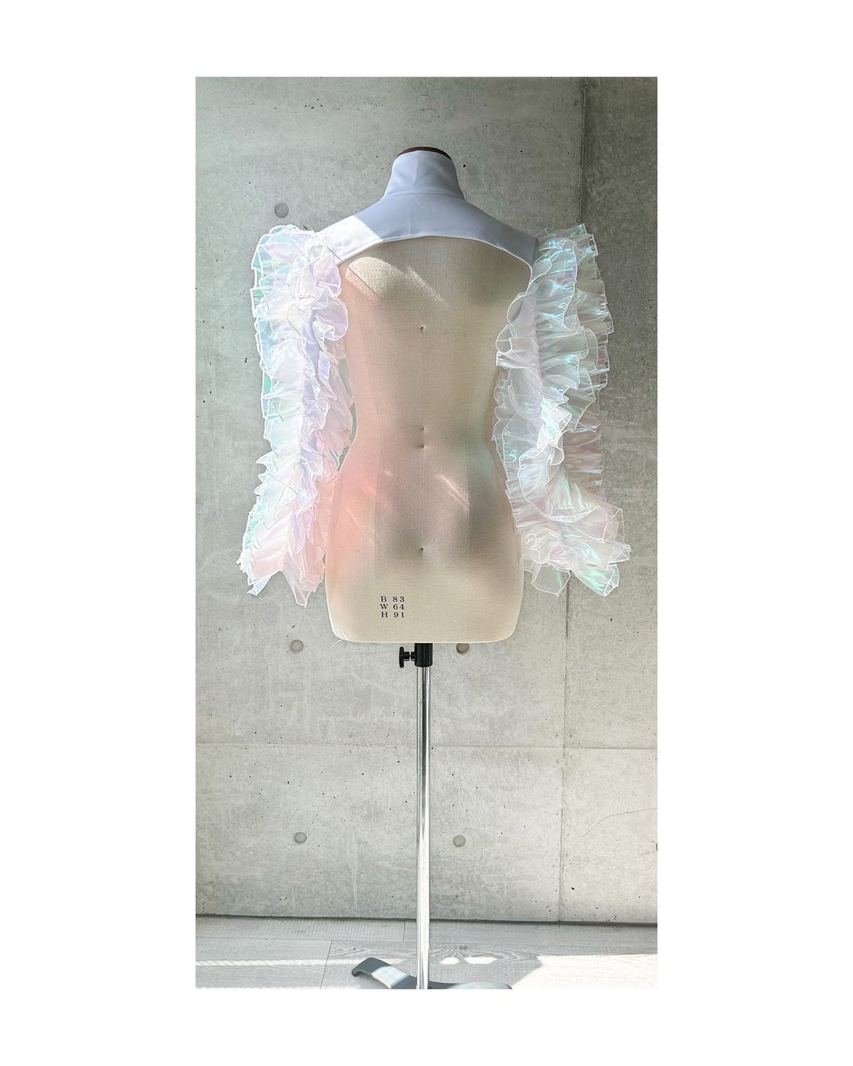 腕フリルタートルネック | RENTAL COSTUME MOGU