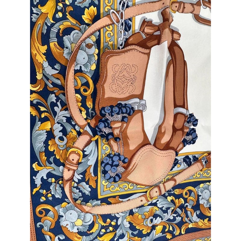 ロエベ 大判シルクスカーフ　140✖️140 ロエベ 大判シルクスカーフ 140✖️140 2025年最新】ロエベ シルク