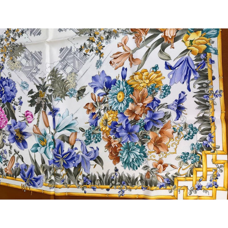 グッチ GUCCI フラワー 花柄 大判スカーフ シルク100パーセント グッチ GUCCI フラワー 花柄 大判スカーフ シルク100パーセント