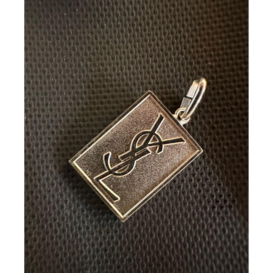 イブサンローラン  カサンドラ プレート シルバー　ネックレス　ドッグタグ Yves Saint-Laurent YLS イヴサンローラン ネックレス カサンドラ