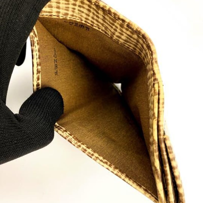 フェンディ FENDI 二つ折り財布 Wホッック 型押しレザー財布 フェンディ FENDI 二つ折り財布 Wホッック 型押しレザー財布