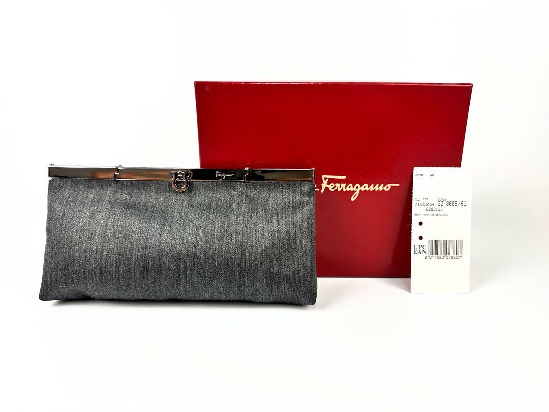 フェラガモ ガンチーニ マルチポーチ クラッチバッグ グレー シルバー