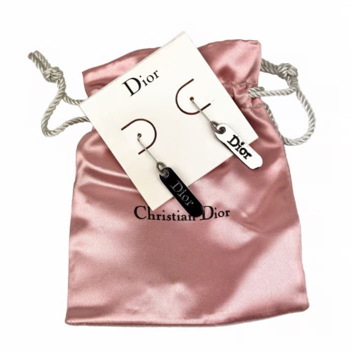 Christian Dior クリスチャンディオール ロゴ プレート ピアス Christian Dior クリスチャンディオール ロゴ プレート ピアス