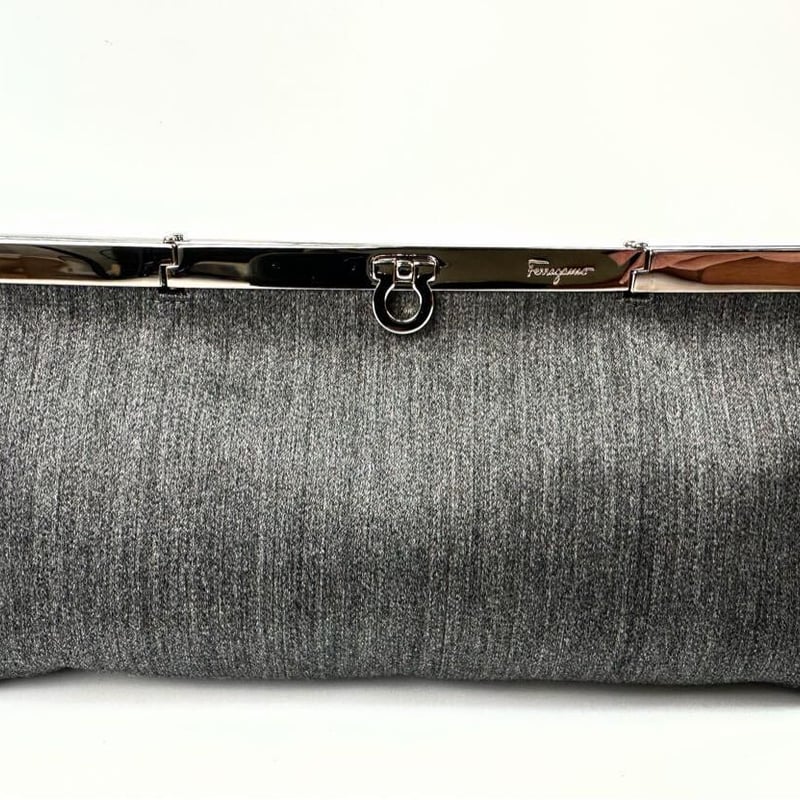フェラガモ ガンチーニ マルチポーチ クラッチバッグ グレー シルバー