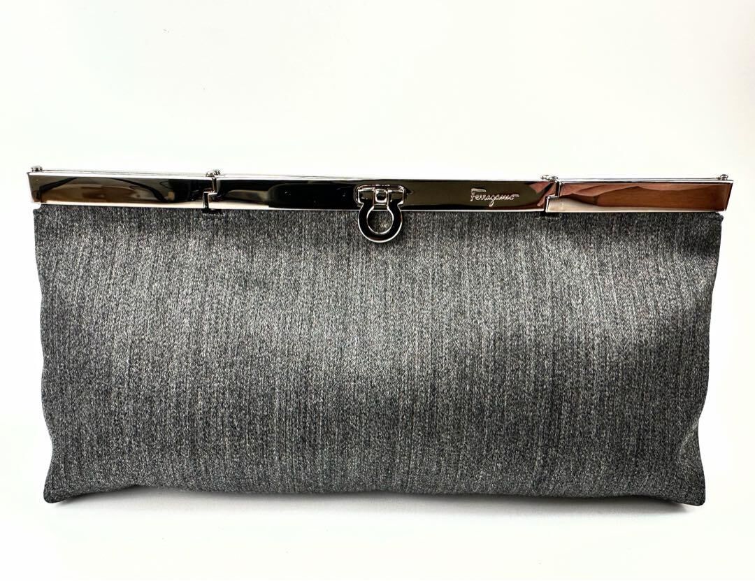 フェラガモ ガンチーニ マルチポーチ クラッチバッグ グレー シルバー