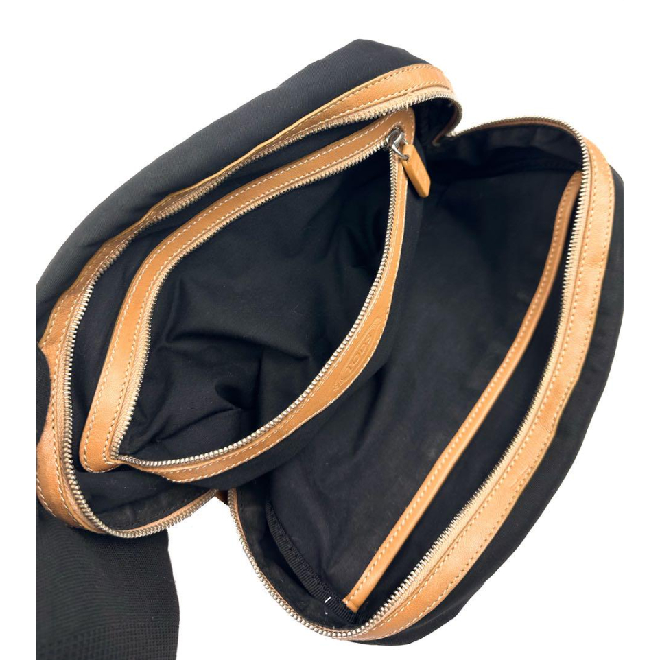 TOD'S トッズ クラッチバッグ セカンドバッグ マルチポーチ 化粧品入れ