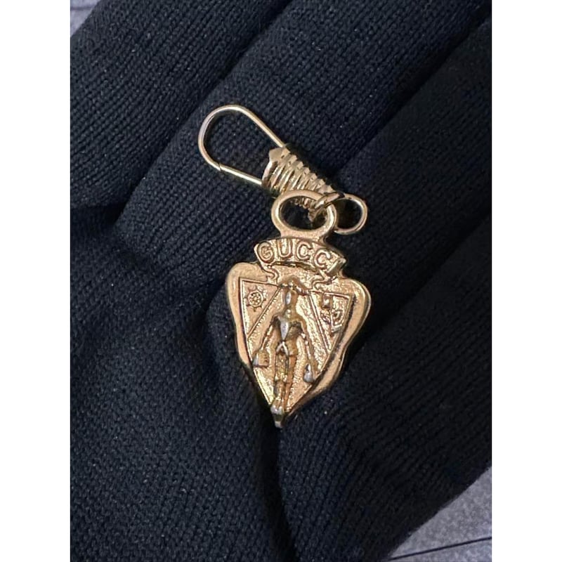GUCCI ネックレス　ロゴチャーム　アウル GUCCI ネックレス ロゴチャーム アウル Amazon | GUCCI(グッチ