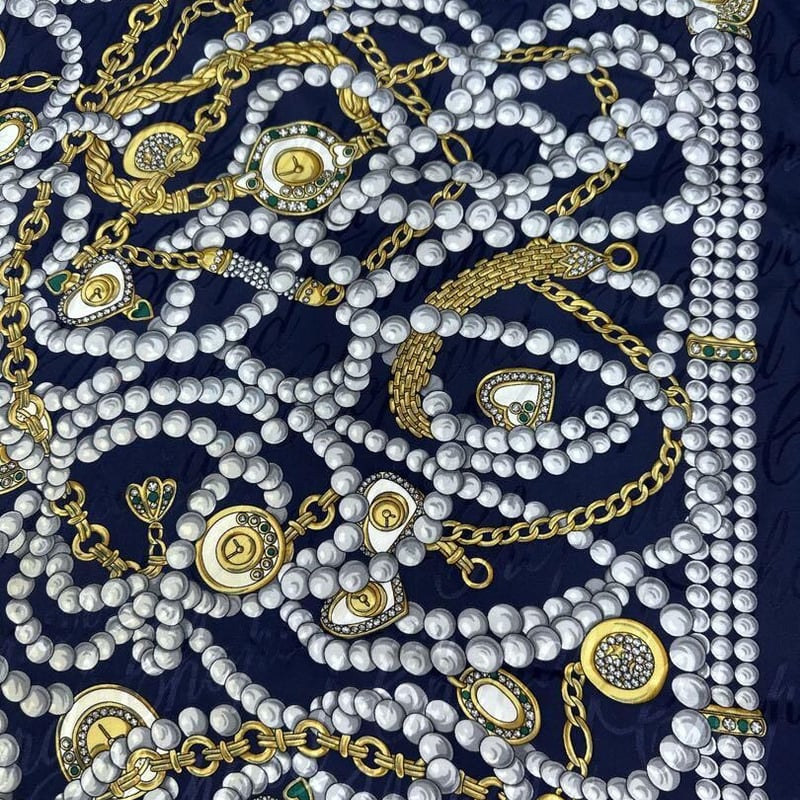 【希少】ドルチェ&ガッバーナ シルク100％ 大判スカーフ 仏像 Only One】大判シルクのスカーフ 平螺鈿背円鏡／正倉院文様