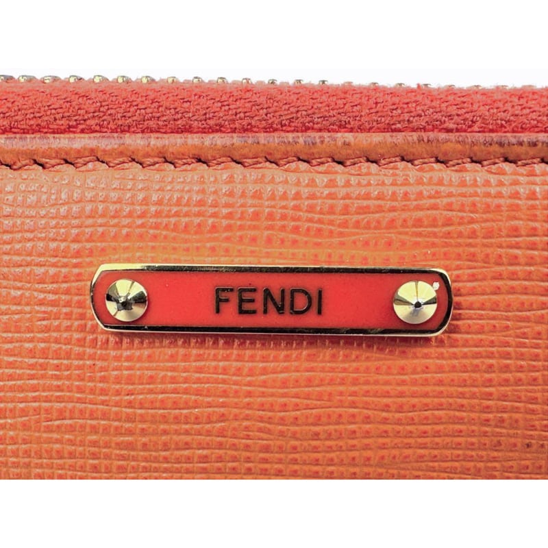 FENDI フェンディ レザー長財布 ラウンドジップ ロゴプレート FENDI フェンディ レザー長財布 ラウンドジップ ロゴプレート