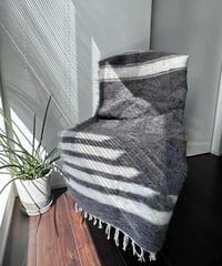 〔送料無料〕NEW Turkish Battaniye  トルコ製 手織りバッターニエ 130cm×78cm（グレー系）