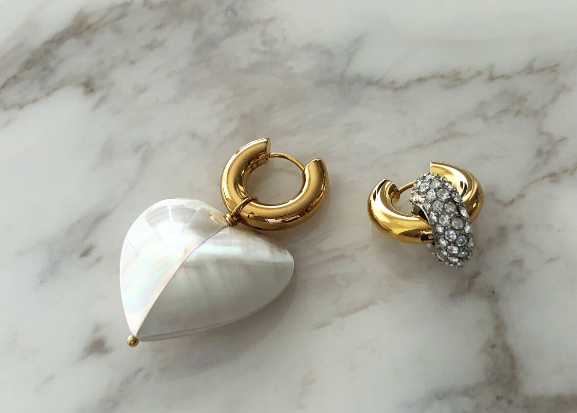 Timeless Pearly】Bigシェルハート・ビジューフープピアス | Les Che