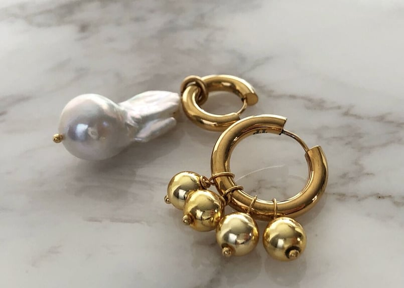 Timeless Pearly】バロックパール・ゴールドボール4粒ピアス | Les Che