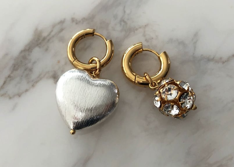 Timeless Pearly】シルバーハート・ビジューボールピアス | Les Chemins