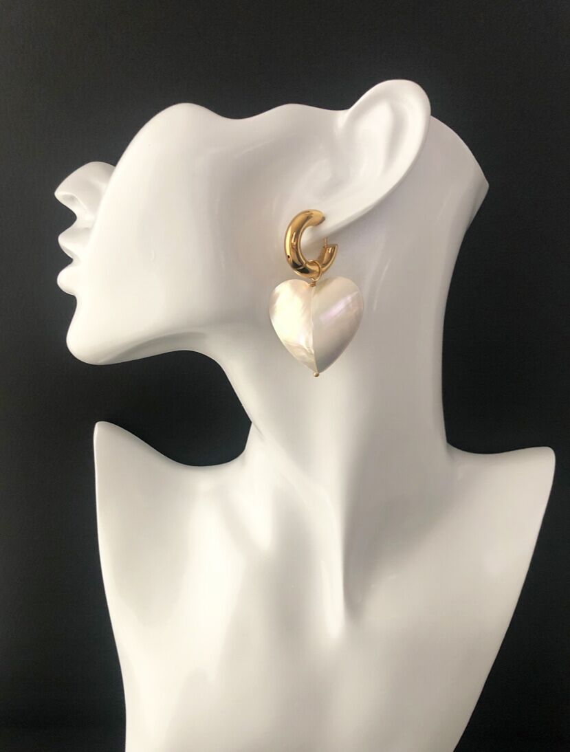Timeless Pearly】Bigシェルハート・ビジューフープピアス | Les Che