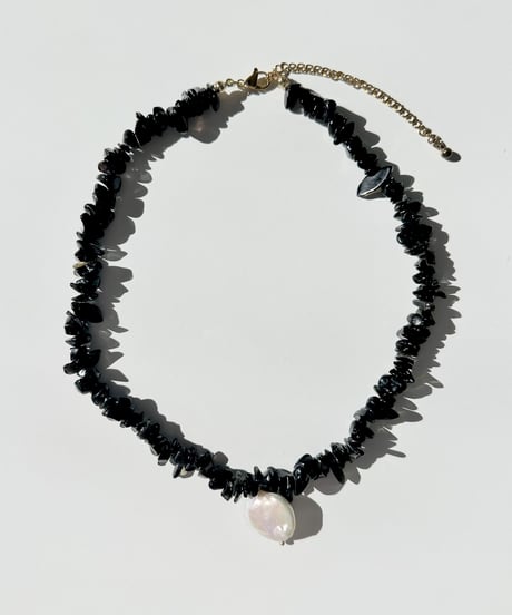 stone’ moonless / necklace