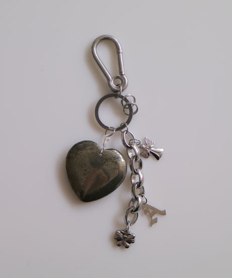 meta heart / key charm