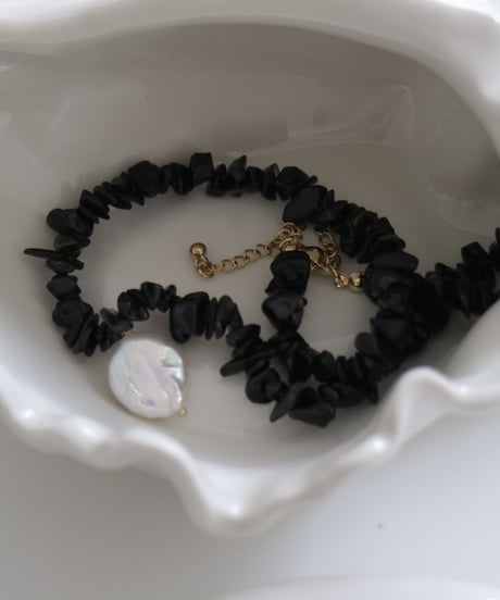 stone’ moonless / necklace
