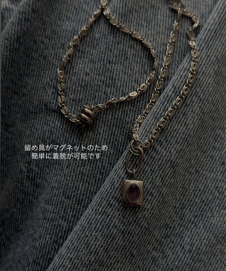 otis / necklace