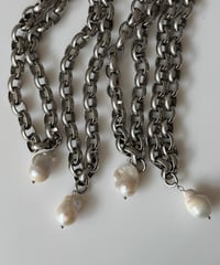 beau / necklace