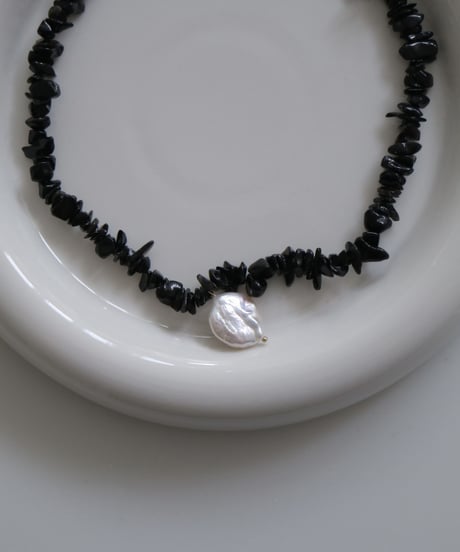 stone’ moonless / necklace